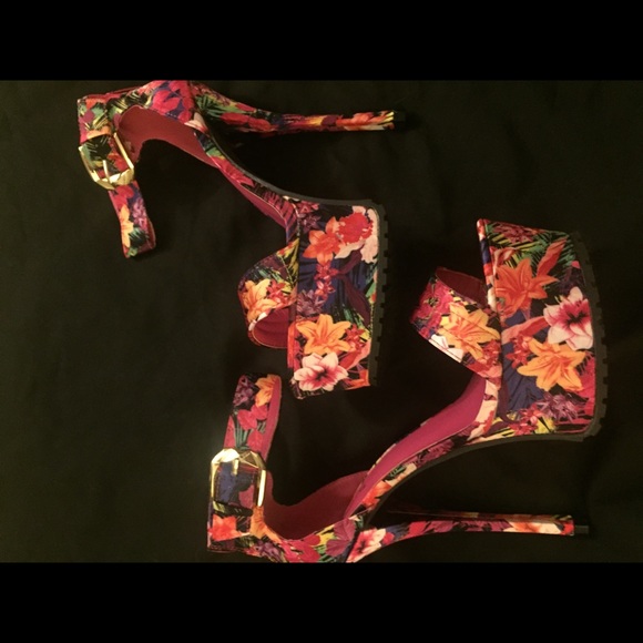 Floral Tropical Satin Platforms - Picture 5 of 8